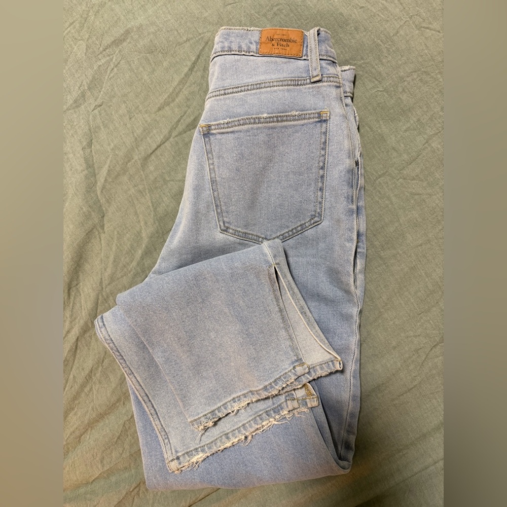 Abercrombie & Fitch High Rise 90s Split-Vent Hem Jean - Picture 6 of 6